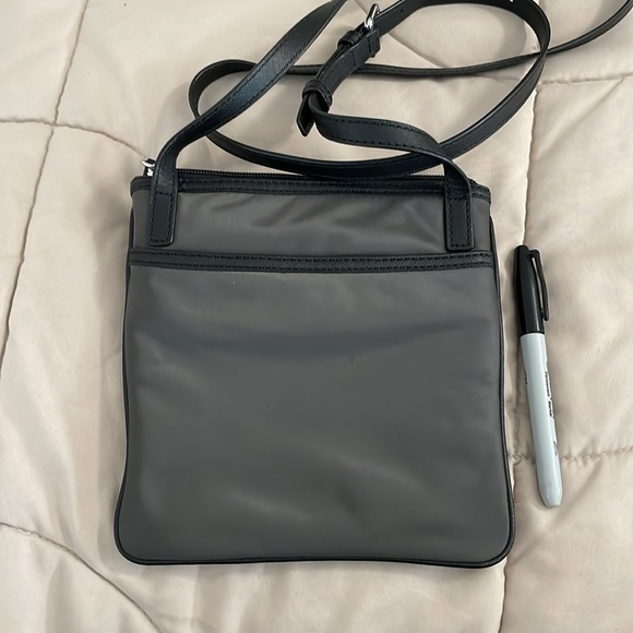 Michael Kors
Gray/black/blue Nylon Crossbody w/ 2 pockets with Strap 7.5"x8" - Picture 2 of 6